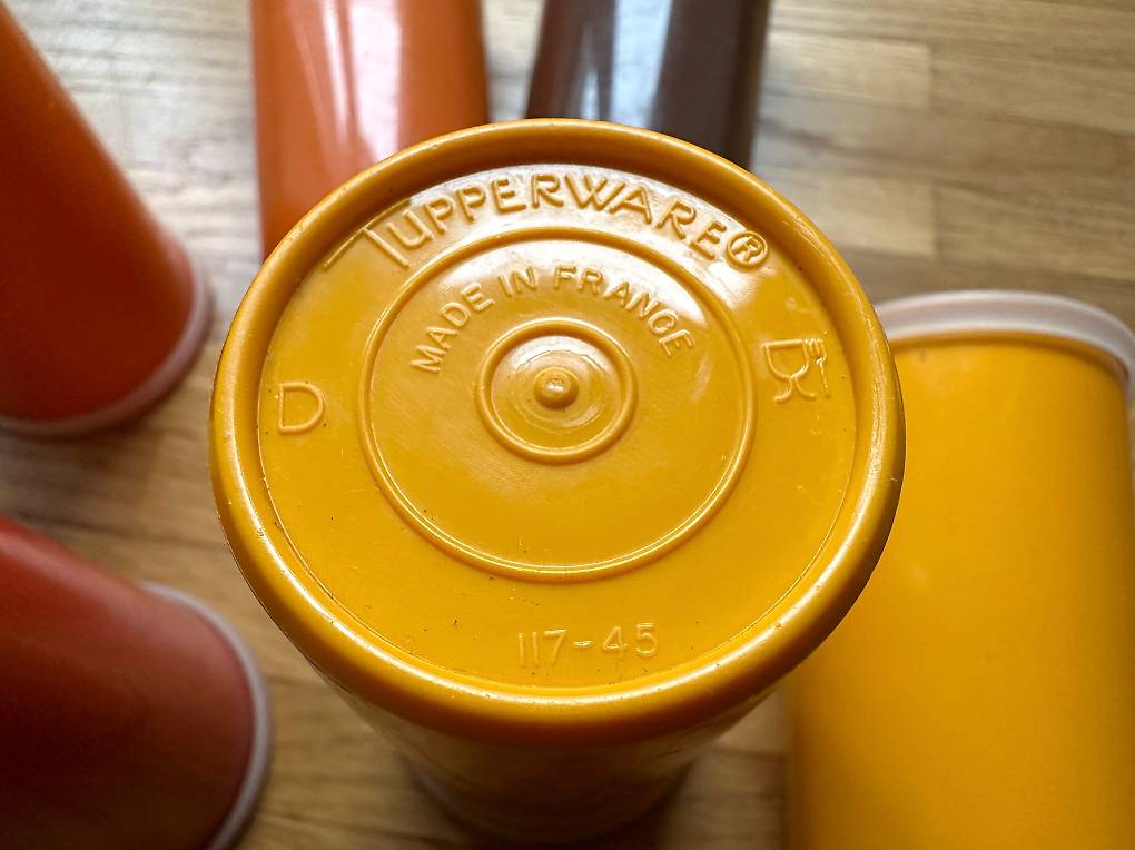 Lot De 6 Tasses Vintage Tupperware Pour Camping - Multicolores - Occasion Bon État