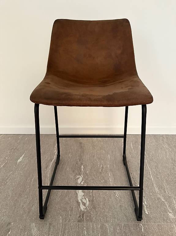KOSMI - Lot de 4 chaises Noires en métal et Bois Clair Style Industriel Factory en métal Noir Mat et Assise en Bois Clair