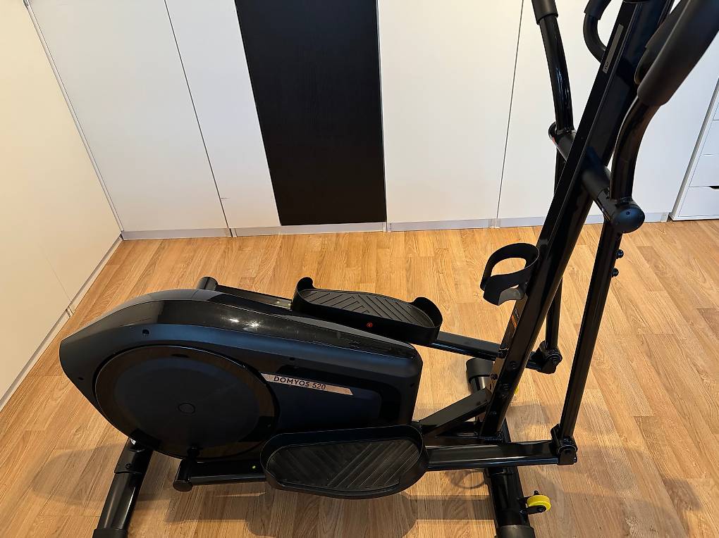 Velo elliptique Domyos 520 Noir auto alimente Canton Vaud anibis.ch