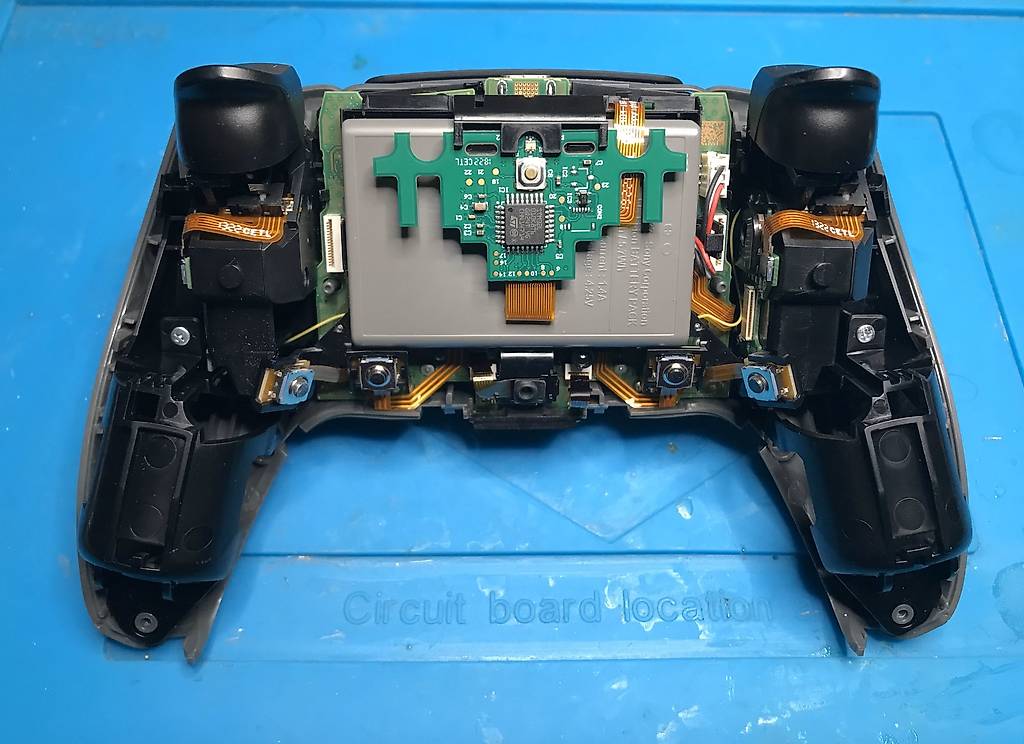 Manette Ps4 Joystick Gauche Bouge Tout Seul Réparation drift manettes Scuf PS5 GuliKit TMR joystick Canton Vaud