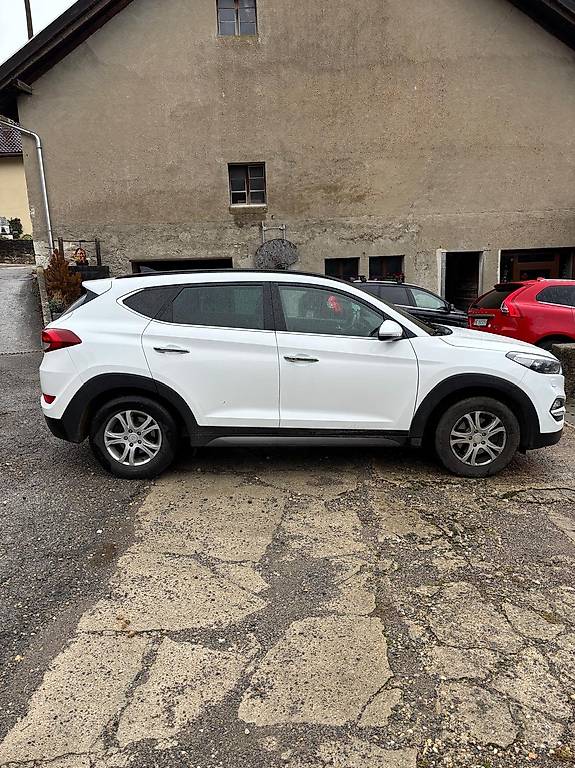 Im Export A vendre Hyundai Tucson 2.0 CRDi 136 4WD 2016 - Pour EXPORT im Kanton ...