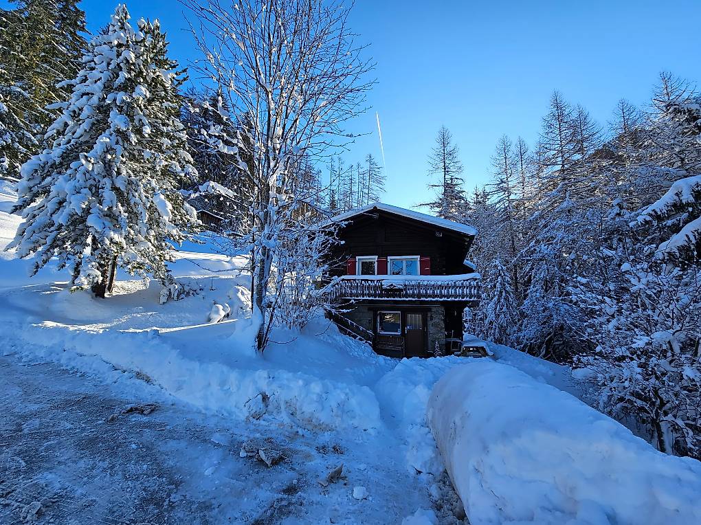 Petit chalet rustique et bucolique Canton Valais louer - anibis.ch