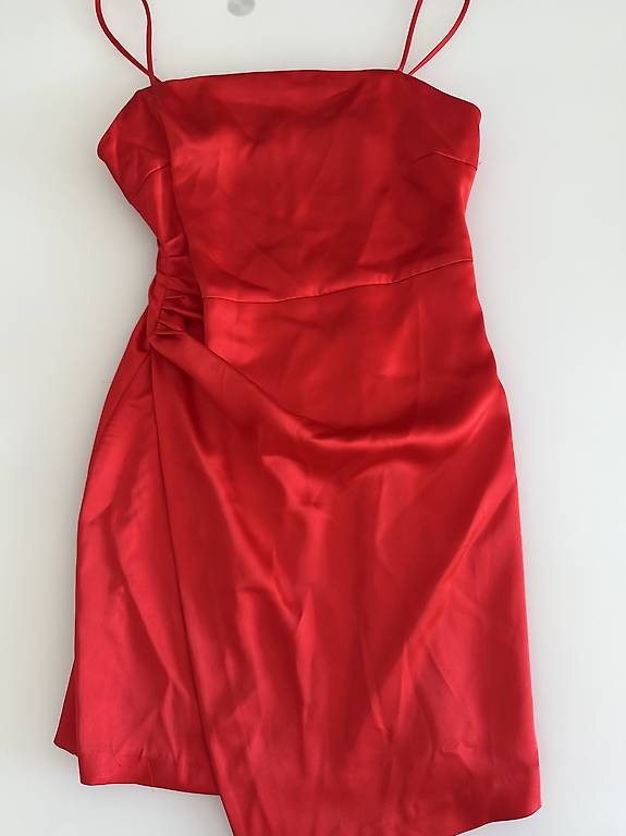 Soie Robe Zara Rouge Satin Zara Robe Rouge Canton Vaud
