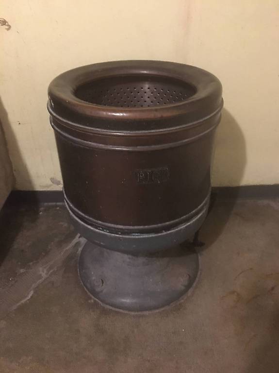 Essoreuse à linge ancienne en cuivre décoration Canton Vaud anibis.ch