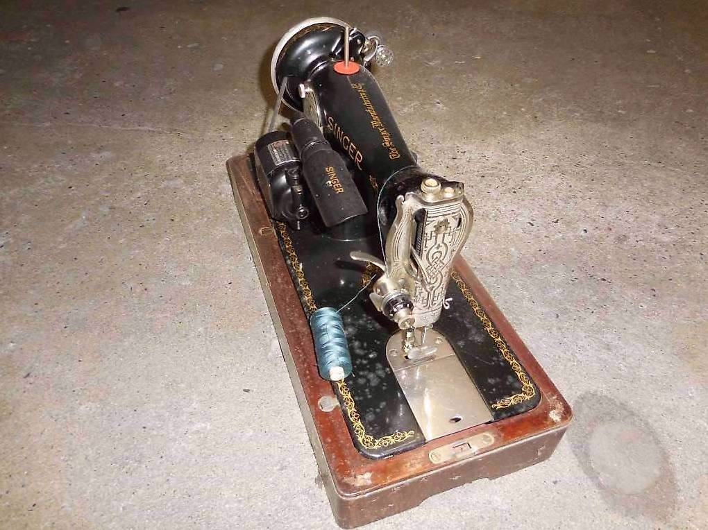 ANCIEN JOUET - Machine à coudre Baby - France EUR 20,00 - FR