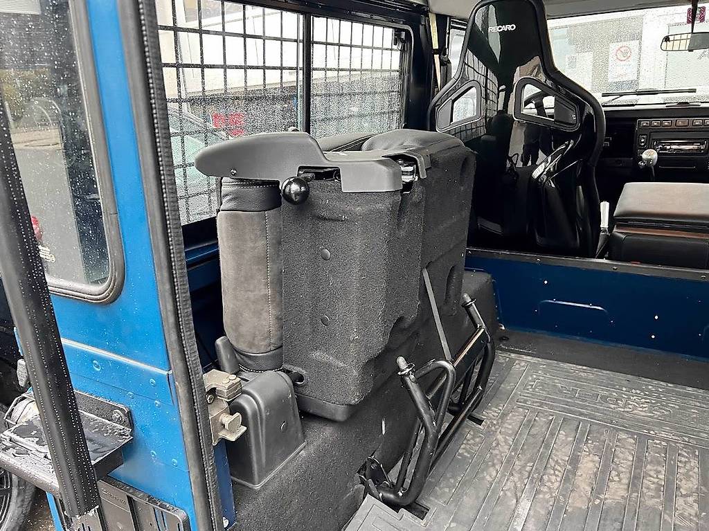 AVUS Sitzumbau Land Rover Defender Td5 mit DTC Gutachten im Kanton ...