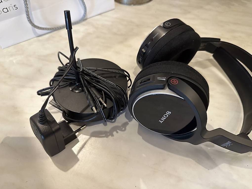 Casque Sans Fil Bluetooth Lecteur MP3 Et Radio FM - TV Son Photo