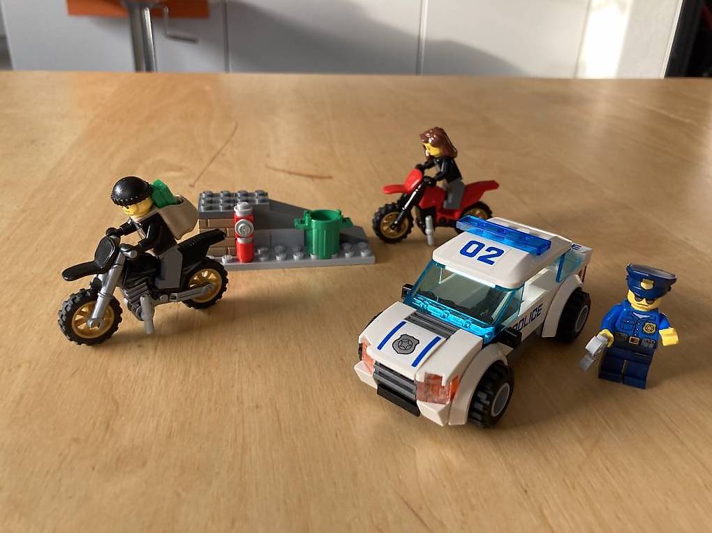 Lego City voiture de police im Kanton Freiburg - anibis.ch