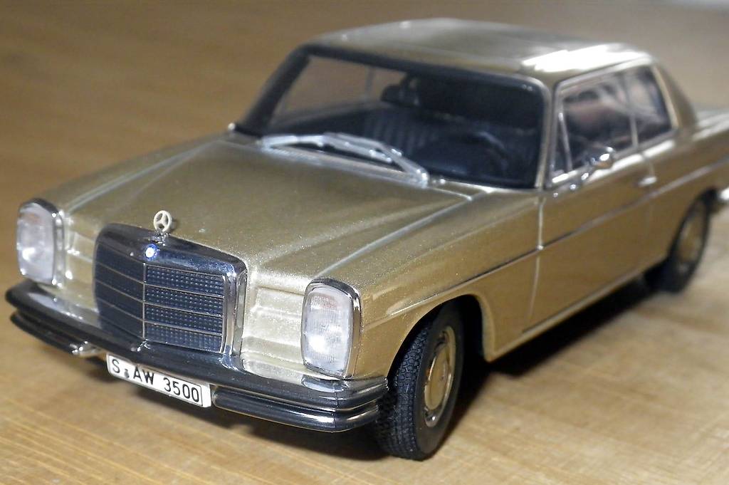 Mercedes Coupé CE (Baujahre 196976), gold met. im Kanton Zürich