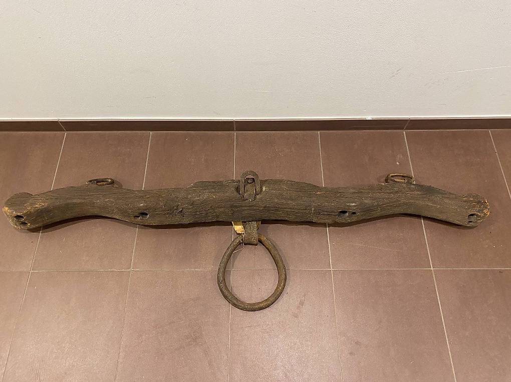 RAR: antikes XXL JOCH aus HOLZ mit geschmiedeten BESCHLÄGEN im Kanton ...
