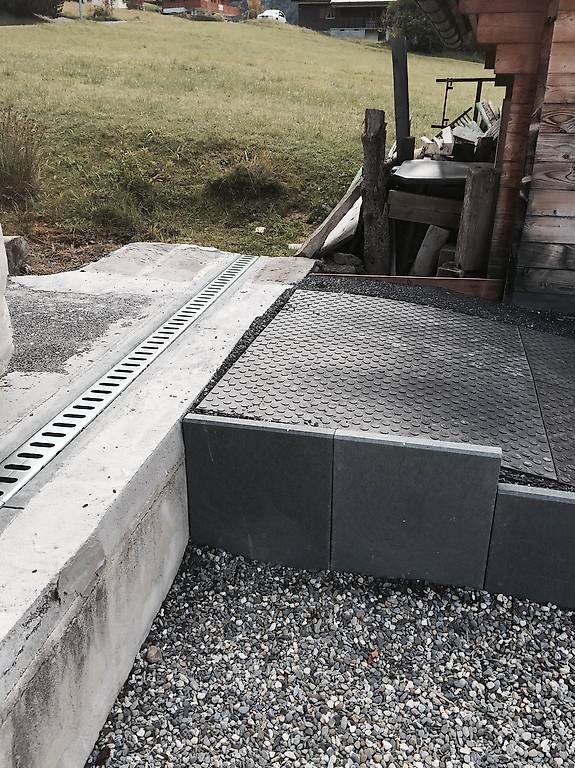 Rigole traverse de route caniveau renvoi d'eau acodrain Canton Berne