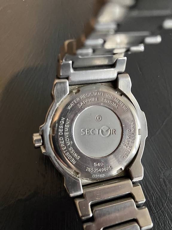 Montre Femme Sector 540 Date - Cadran Bleu, Mouvement ETA, Cristal Saphir, Fabriquée En Suisse