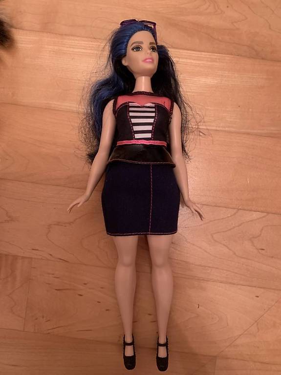 Barbie s'habille en Yves Saint Laurent