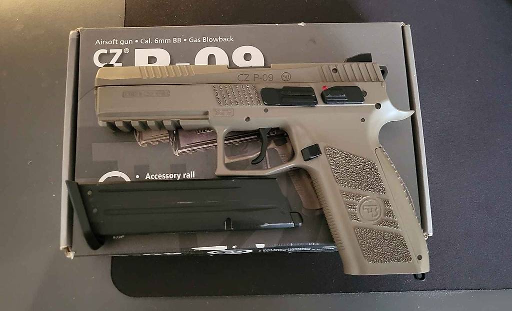 CZ P-09 airsoft replica - gas blowback im Kanton Freiburg - anibis.ch