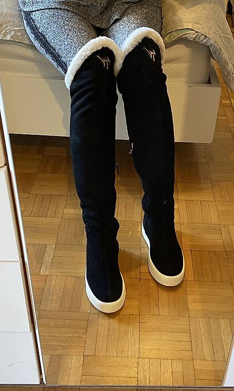Bottes Noires En Cuir Giuseppe Zanotti - Taille 37 Italienne - Occasion (comme Neuves)