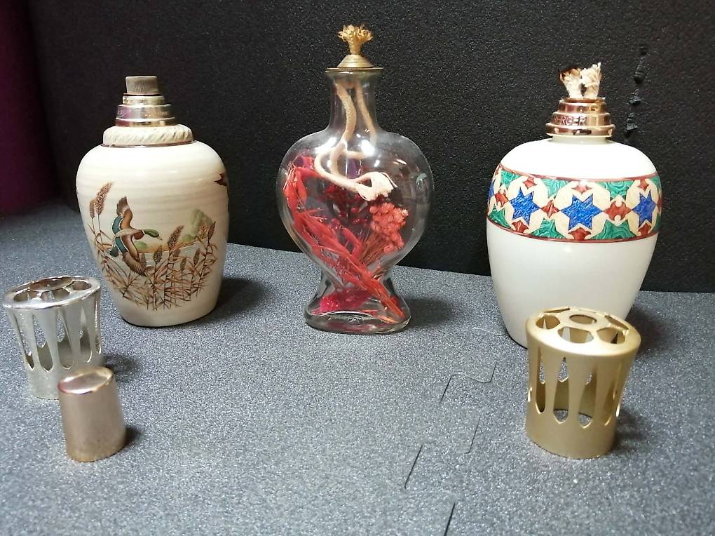 Lampe berger en porcelaine thème métiers de Paris en 1600