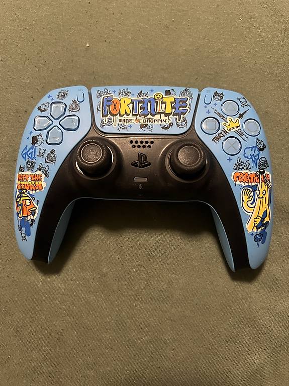 Manette PS5 édition fortnite