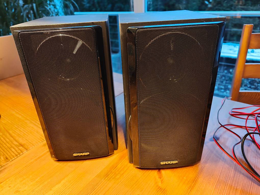 Mini Chaine HIFI & haut parleurs & Télécommande à donner im Kanton Bern ...