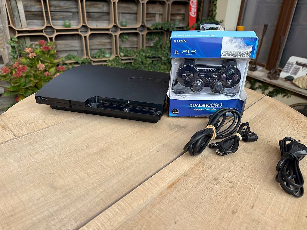 PLAYSTATION 3 CONSOLE Avec Manettes Et Câbles EUR 83,69 - FR